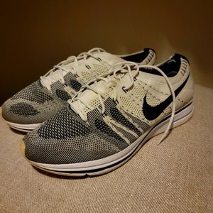 Yeknit Nike Flyknit Trainer black white size 11.5